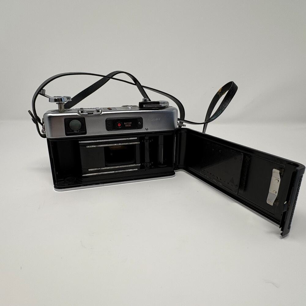 Yashica Electro 35 GSN 35mm Rangefinder w/45mm f1.7 Lens w/ Strap PARTS /REPAIR - Picture 10 of 12
